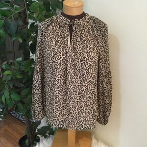 Ophelia Roe Woman’s Small long sleeve tan and black patterned pullover b…